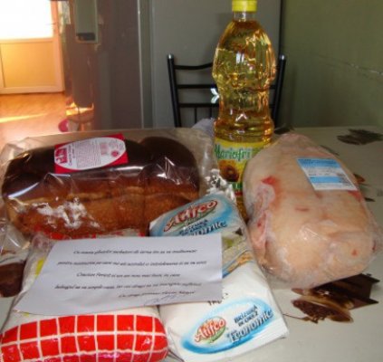 Primarul din Valu lui Traian a împărţit daruri localnicilor